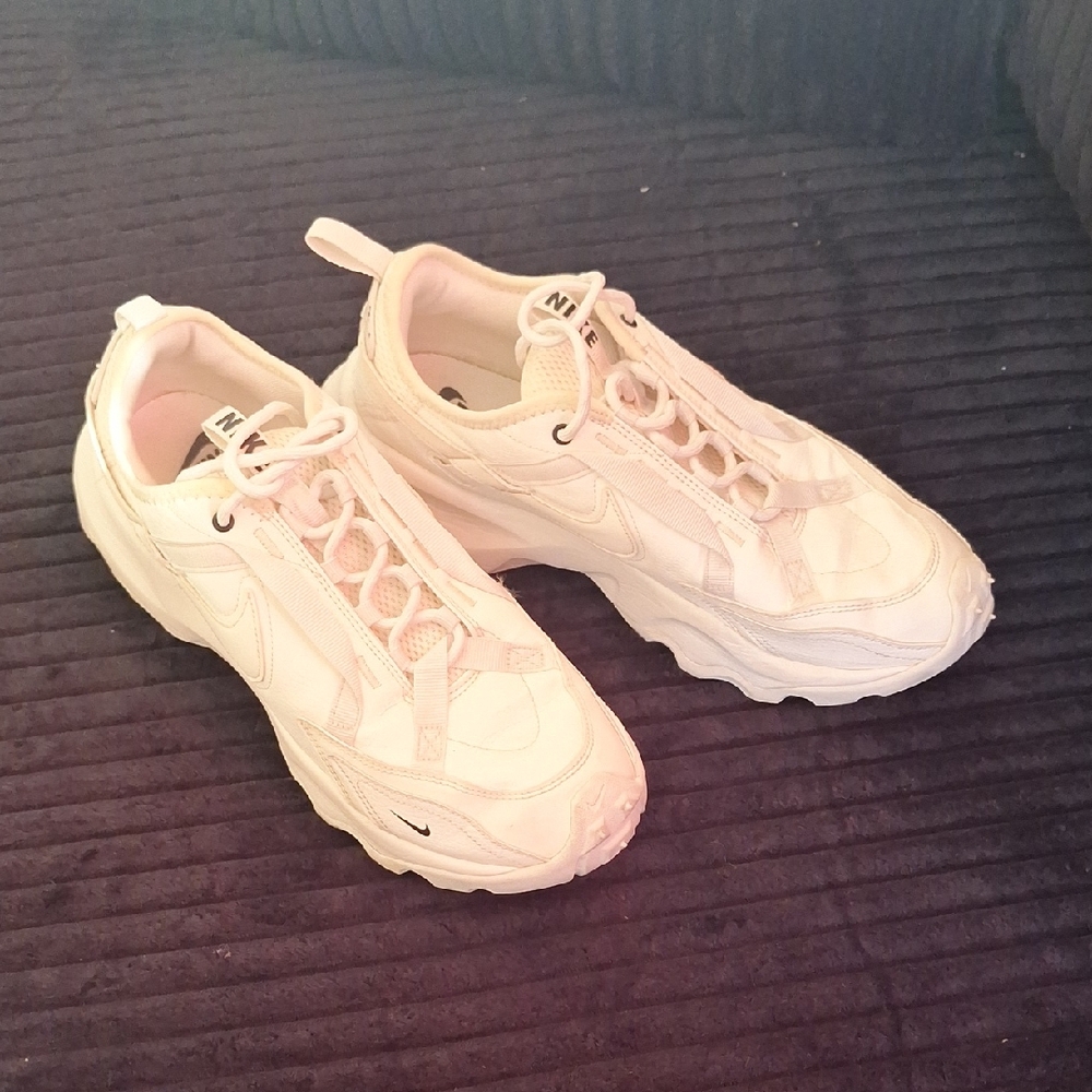 Nike Women's Cream Sneakers